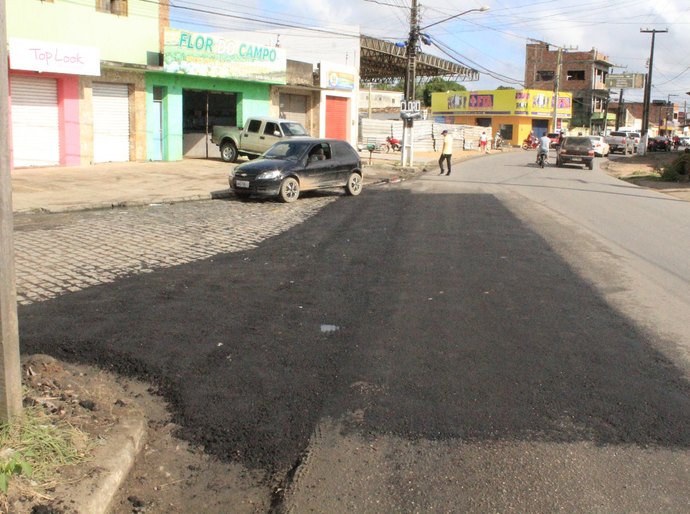 Prefeitura realiza força-tarefa em operação tapa-buraco em bairros de Arapiraca