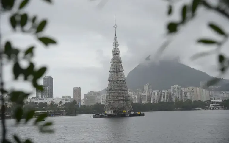 Árvore da Lagoa terá iluminação inspirada em Van Gogh e interação inédita com o Cristo Redentor