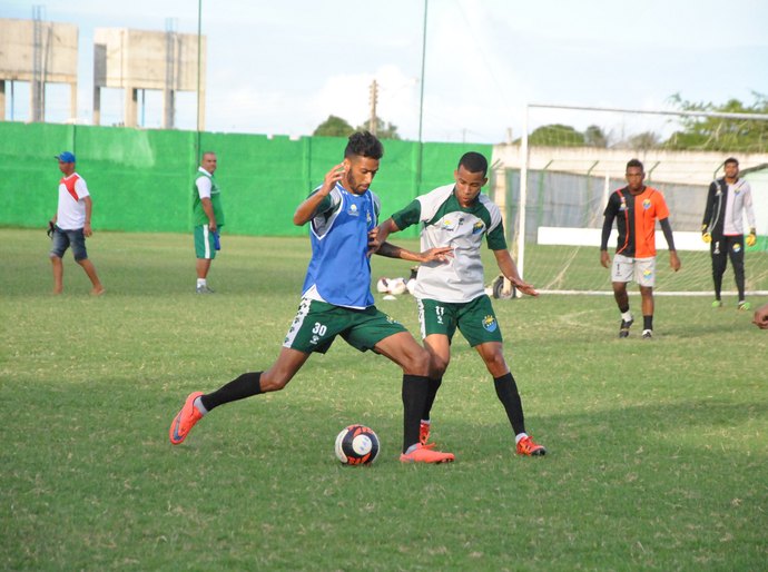 Técnico do Coruripe faz última atividade antes da volta contra o Miguelense