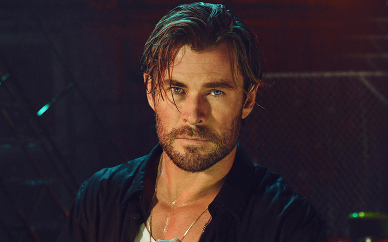 Chris Hemsworth e Matt Damon de mãos dadas: astro de 'Thor' apoia amigo em tatuagem