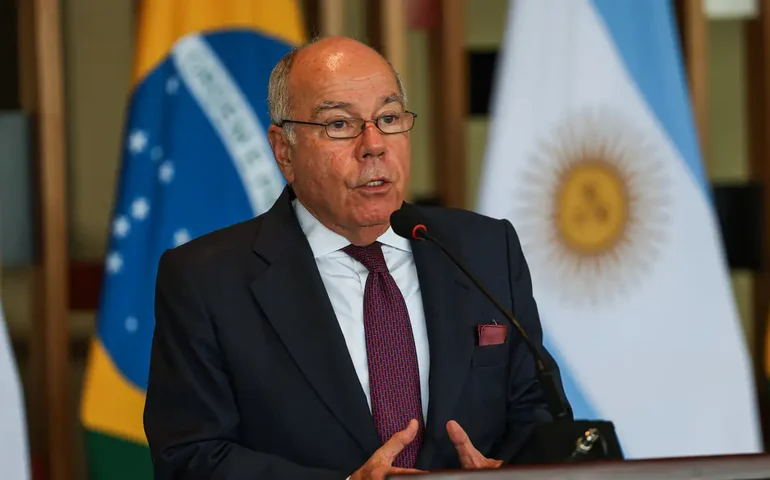 Brasil condena qualquer ato de violência, diz chanceler sobre Irã