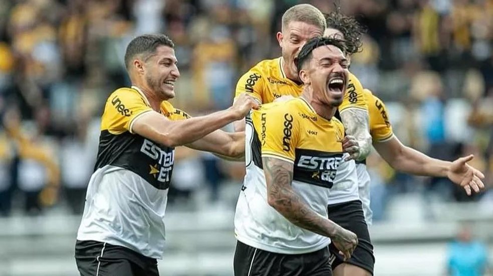 Criciúma vence o CRB e mostra força na briga pelo título