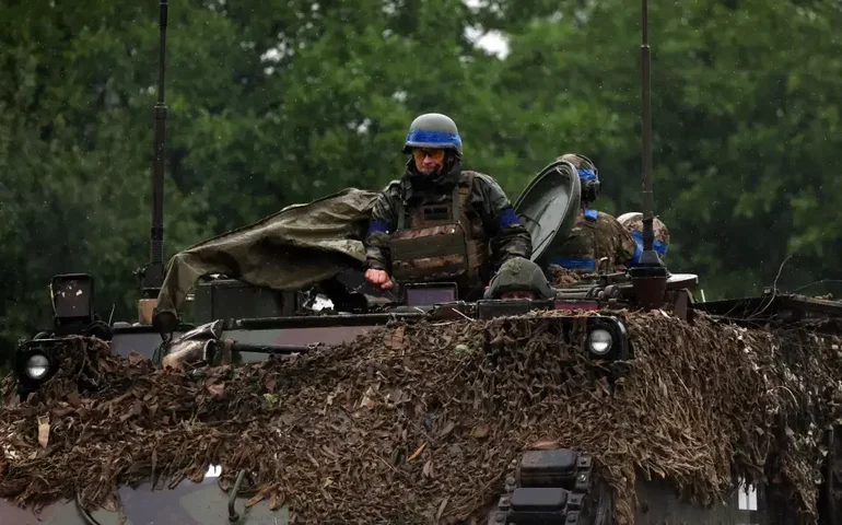 Rússia fortalece posições nos mercados militares globais com carteira de encomendas de dezenas de bilhões de dólares, diz Putin