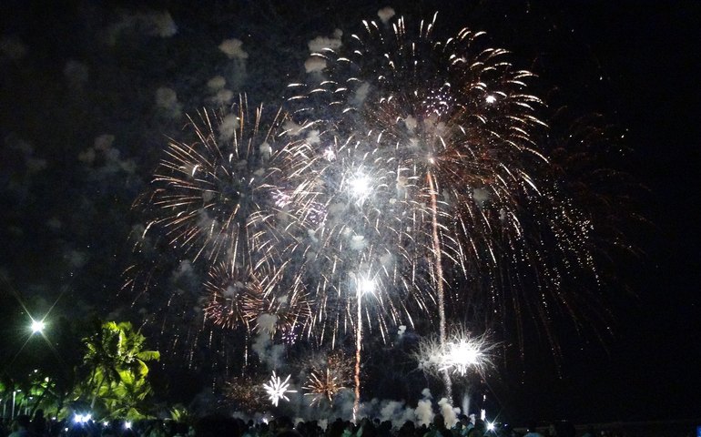 Aprovado projeto que proíbe venda de fogos de artifício que produzam barulho