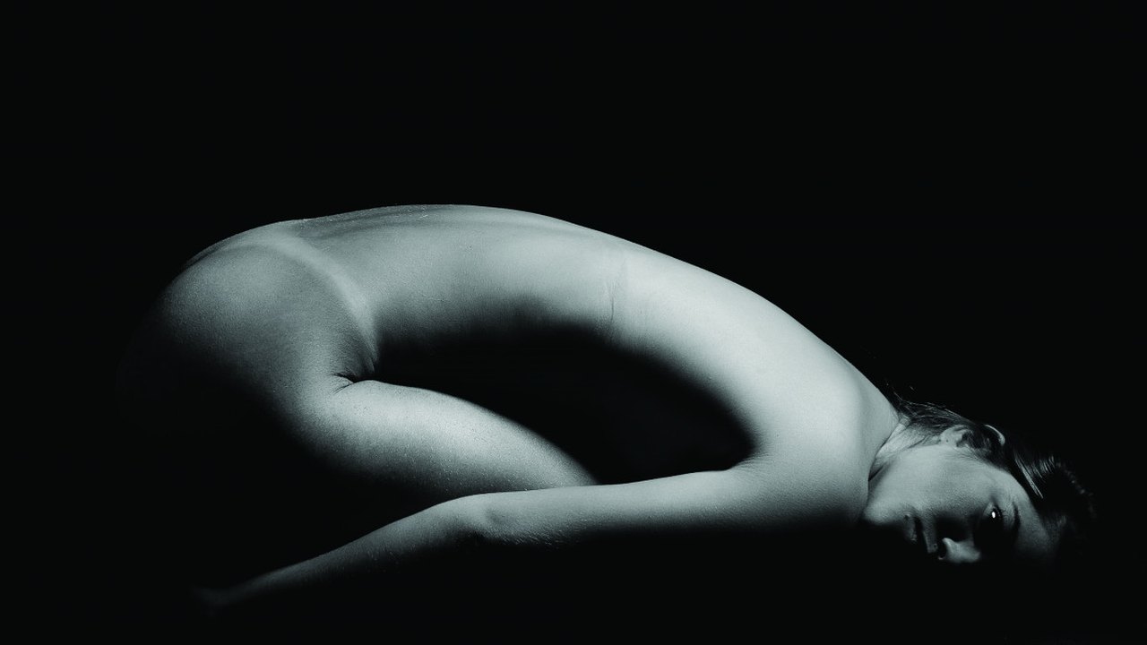 Nu artístico feminino: Hugo Taques revela seu olhar fotográfico na exposição Poesia da Sombra II – Diversidade