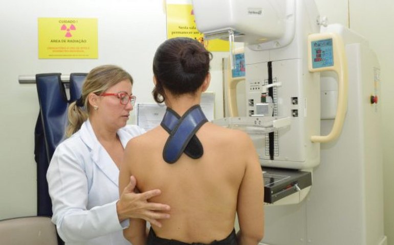 Mulheres privadas de liberdade recebem consultas para rastreamento do câncer de mama