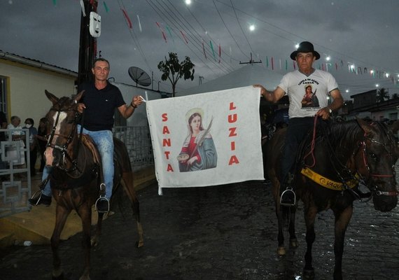 Povoado Tapera em Anadia abre os festejos da padroeira Santa Luzia com tradicional festa dos bandos