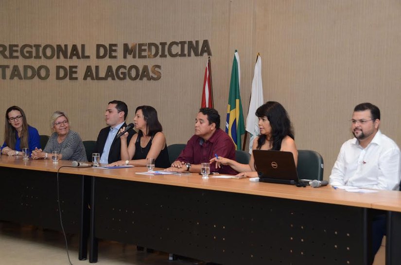 Mais de 250 gestores e técnicos da Saúde discutem combate ao Aedes
