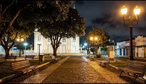 Luto e tapa na cara: irmãos brigam na Praça Ceci Cunha; motivo seria o "desrespeito" à morte recente da mãe assassinada