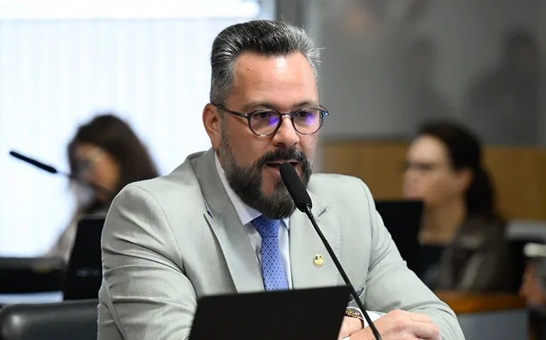 CE aprova regulamentação da profissão de multimídia