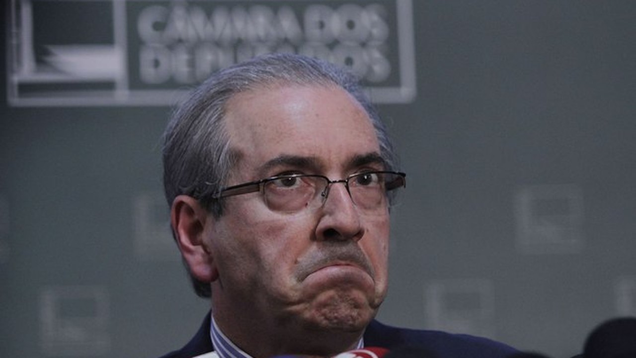 Cunha tenta eliminar comissões especiais e dificultar emendas à Constituição