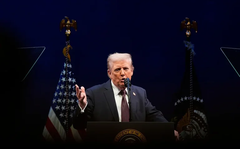 Trump volta a criticar União Europeia e prevê encontro positivo com Xi Jinping na China