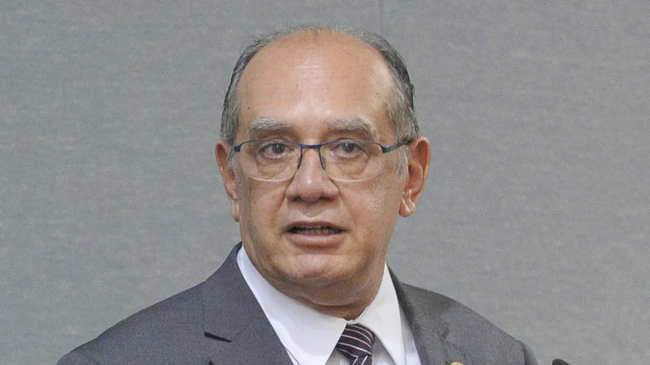 Gilmar e Fux se desentendem durante intervalo de sessão do STF