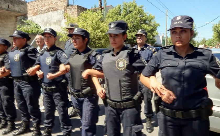 Policial é morto após quatro pessoas armadas invadirem hospital na Argentina