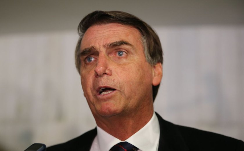 Bolsonaro admite erros na articulação política