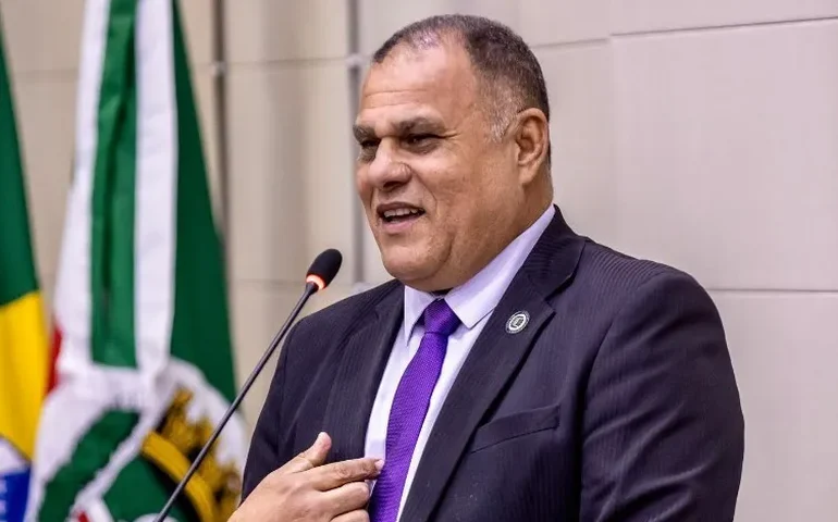 JHC ‘nocauteia’ Canuto e amplia base de sustentação na Câmara de Maceió