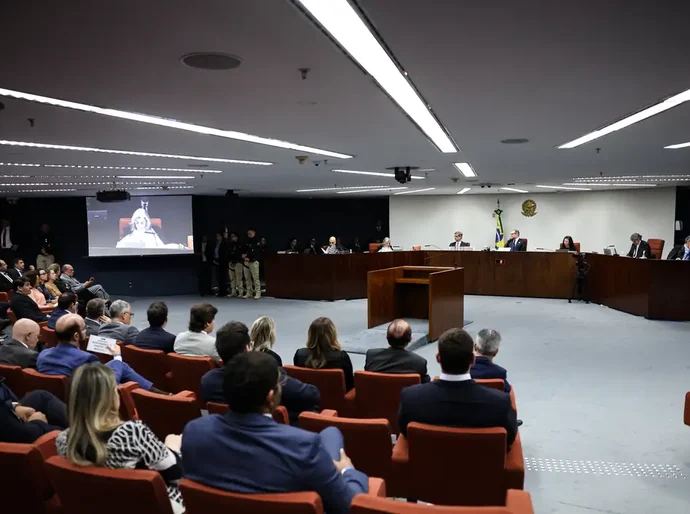 Condenação de Bolsonaro e aliados repercute na imprensa internacional