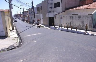 Moradores comemoram mudanças com pavimentação de avenida em Cruz das Almas