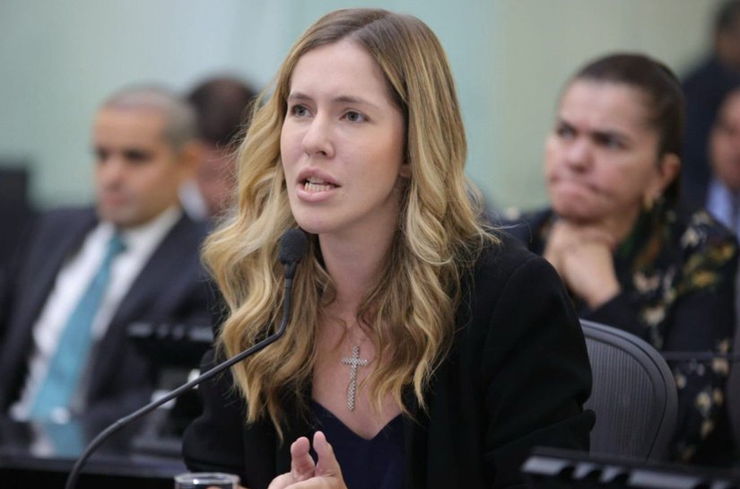 Progressão parcial: PL de Cibele Moura exige consulta à comunidade antes da implantação de 'aprovação automática' em escolas estaduais