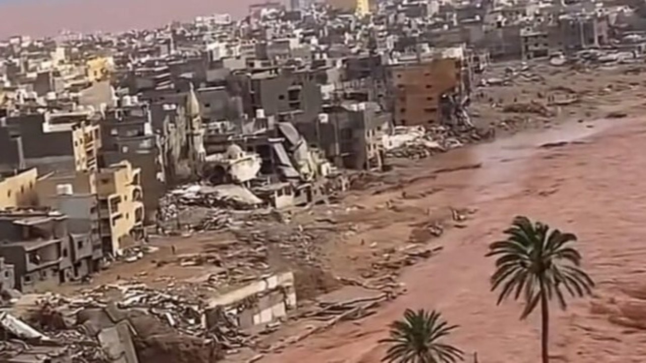 Líbia esvazia cidade e busca por 10 mil desaparecidos após enchentes