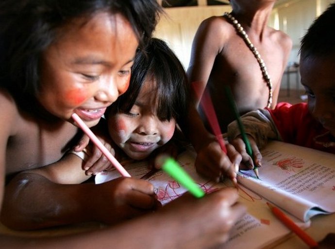 Governo de Alagoas avalia situação de escola indígena em Traipu