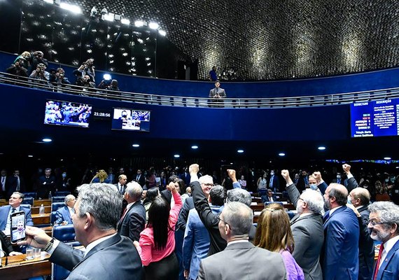 PEC da Anistia: proposta é aprovada no Senado com apoio do PT ao PL; veja como cada senador votou