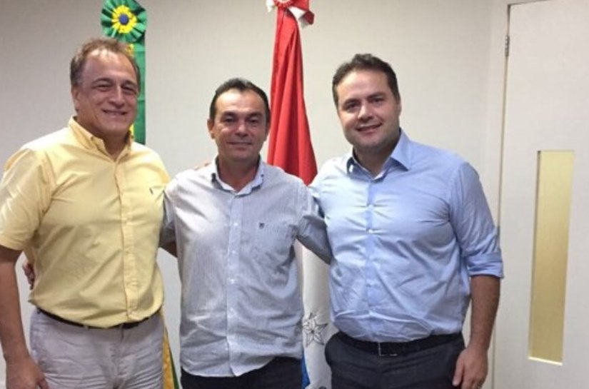 Prefeito Celino Rocha se reúne com governador e garante apoio para novos investimentos em Anadia