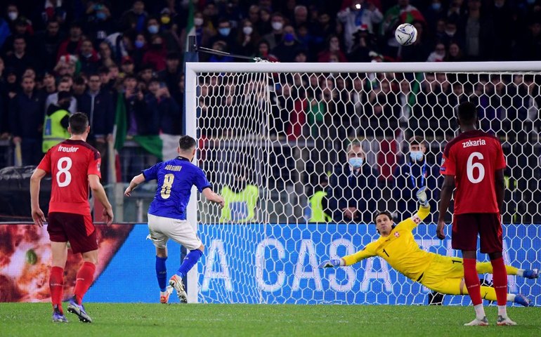Jorginho desperdiça pênalti e Itália empata com Suíça