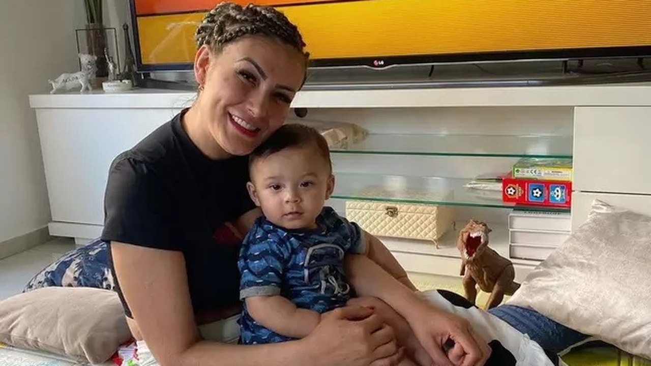 ‘Foram dias difíceis’, diz Andressa Urach ao reencontrar filho após internação