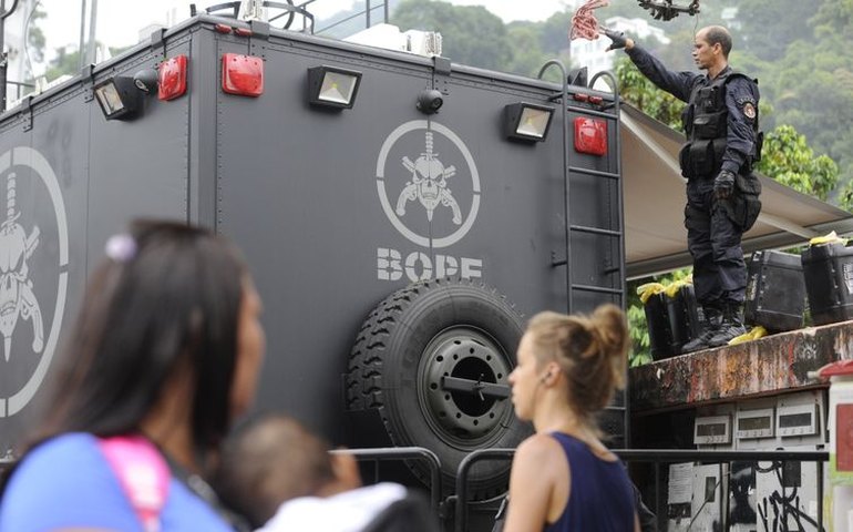 Um dia após tiroteios e sequestro de ônibus, Bope faz operação no Tirol, na Zona Sudoeste do Rio
