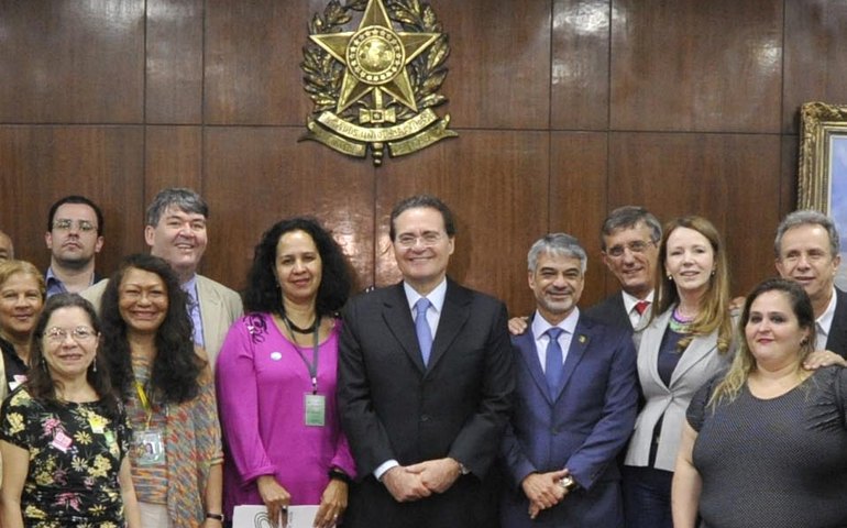 Renan recebe sugestões de representantes do setor da saúde