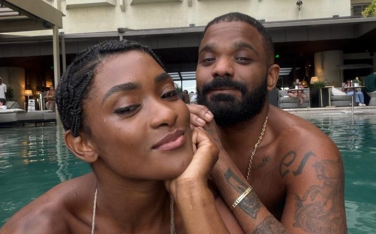 Arlindinho celebra alta hospitalar de Erika Januza e cumpre promessa em igreja