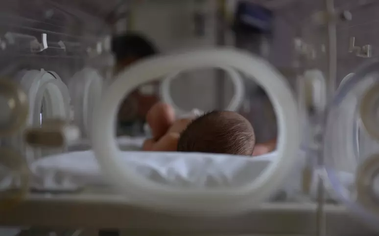 Bebê de Gaza é salva na Itália após remoção de tumor de 2 kg