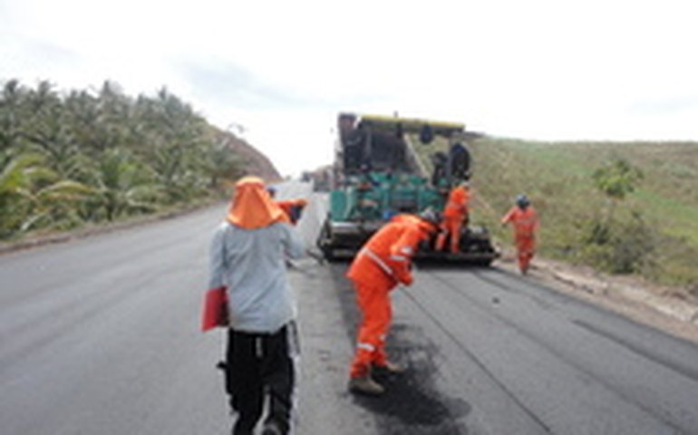 Obras da Rodovia AL-101 Sul avançam 20 quilômetros
