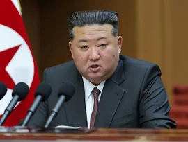 Kim promete consolidar 'irreversivelmente' o status nuclear da Coreia do Norte e classifica a Coreia do Sul como 'extremamente hostil'