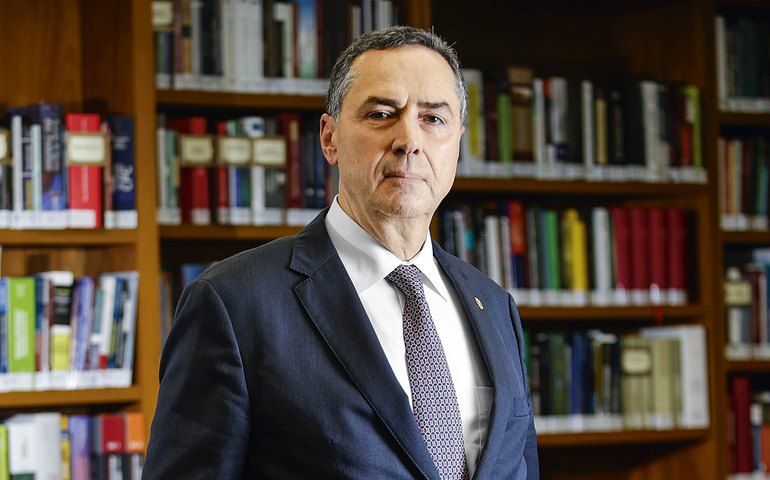 Barroso: “Apliquei a jurisprudência a Lula, com dor no coração”