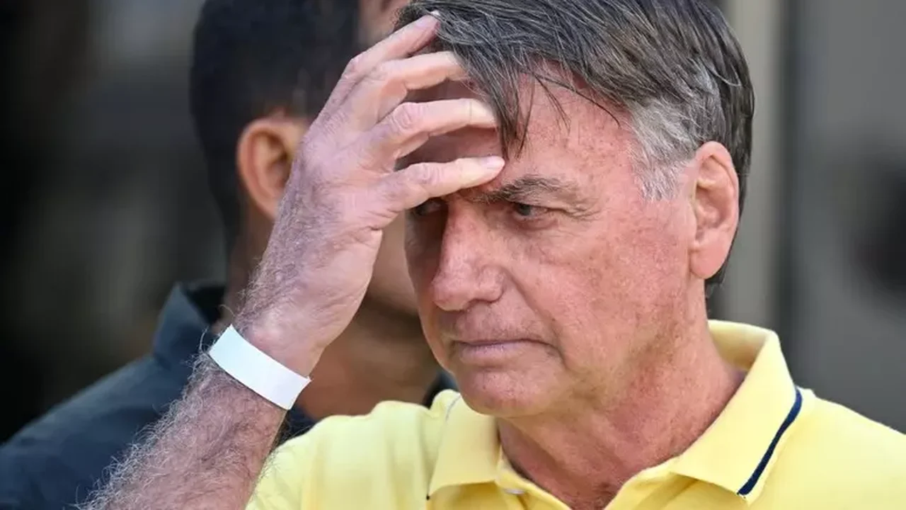 Bolsonaro solicita autorização a Moraes para nova cirurgia no ombro