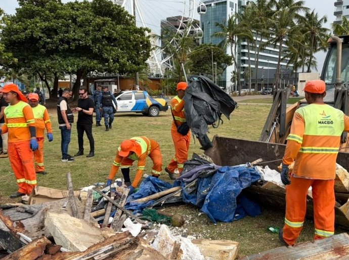 Segurança Cidadã realiza operação de demolição e limpeza na Orla da Pajuçara