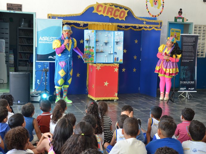 Alunos de Craíbas e Arapiraca recebem o Agreste Itinerante com espetáculo educativo sobre o saneamento