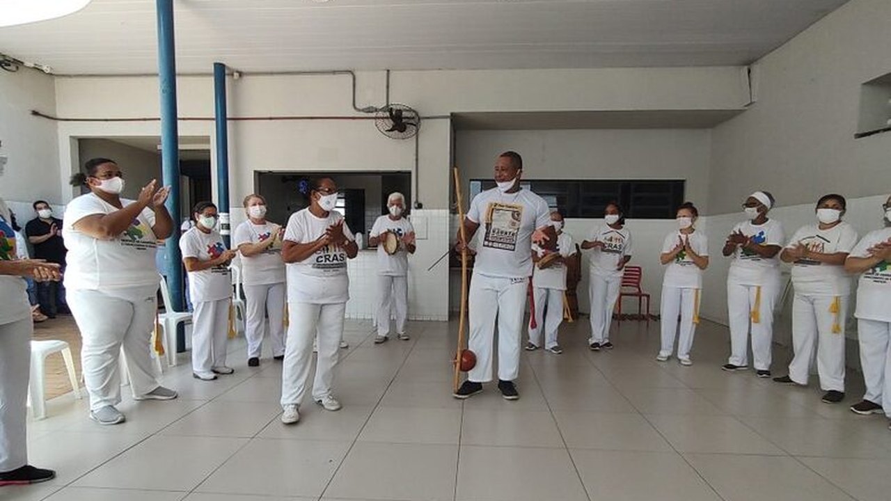 Assistência Social recebe apresentação de mulheres capoeiristas do Cras Pitanguinha