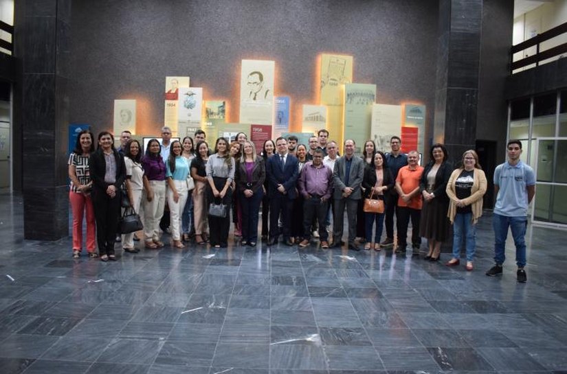 TCE de Portas Abertas recebe estudantes da UNEAL