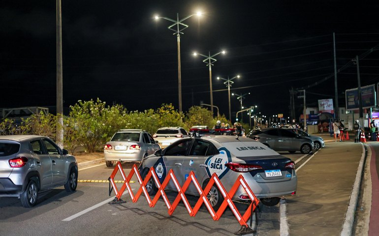 Operação Lei Seca prende suspeitos de roubo de celular em Maceió