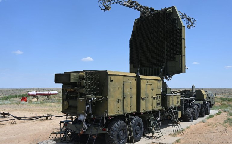 China exibe novos sistemas de micro-ondas de alta potência para combater drones (VÍDEO)