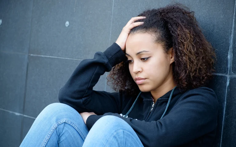 Estudo revela: geração Z vê o mundo como um lugar assustador e tem visão pessimista do futuro