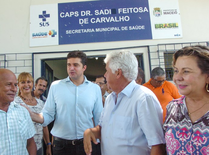 Prefeito Rui Palmeira realiza a entrega de Caps reformado em Bebedouro