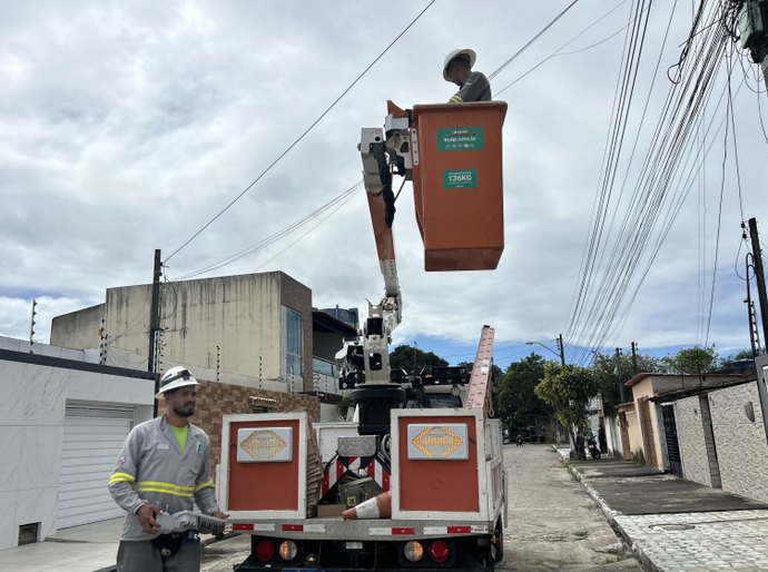 Moradores do Eustáquio Gomes comemoram chegada da iluminação 100% LED