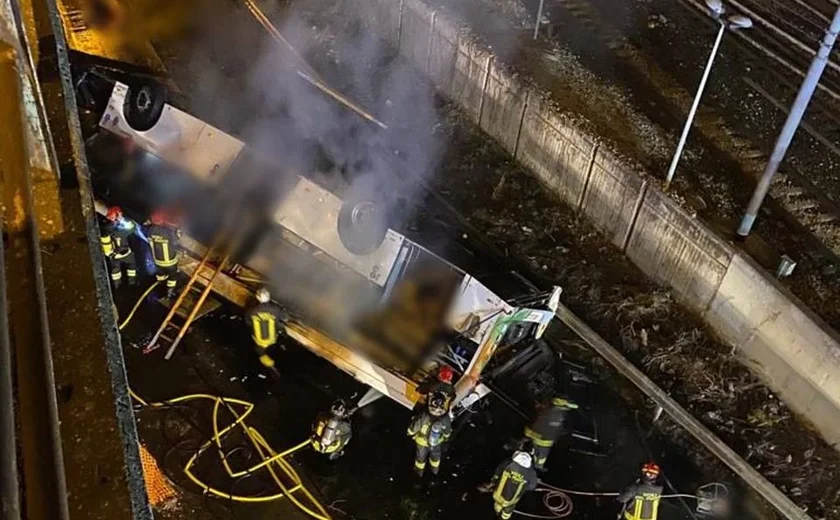 Ônibus cai de ponte e deixa ao menos 21 mortos em Veneza: 'Cena apocalíptica'; vídeo