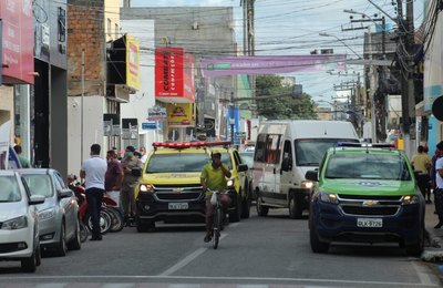  Polícia Militar realiza operação em Arapiraca para cumprimento de decreto estadual