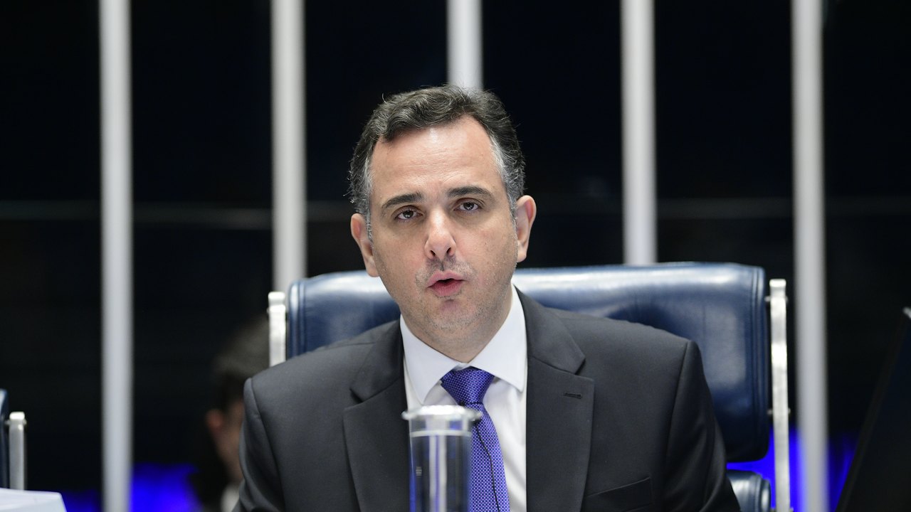 Cobrado por senadores, Pacheco critica 'invasão de competência' pelo STF, mas sem implodir pontes