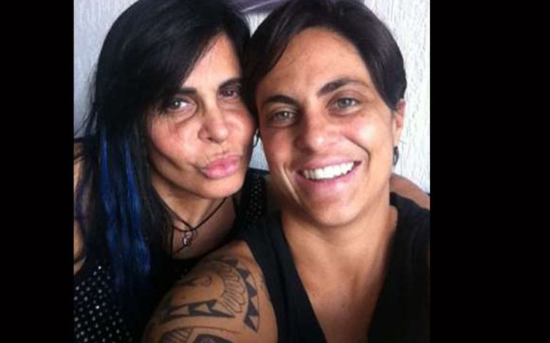 Ex-modelo confirma que foi contratada para namorar Thammy Miranda
